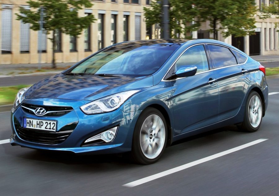 Цены на седан Hyundai i40 2013 в России