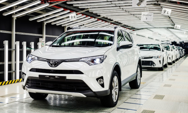 Завод Toyota в Санкт-Петербурге начал работать в две смены