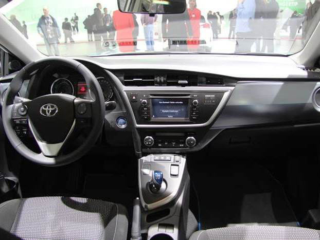 Универсал Toyota Auris Touring Sports 2014