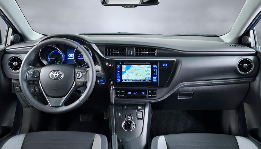 Новые хэтчбэк и универсал Toyota Auris 2016 (фото, видео)