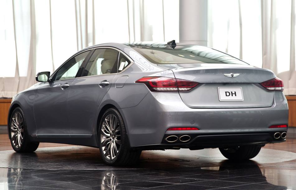 Седан Hyundai Genesis 2015 модельного года