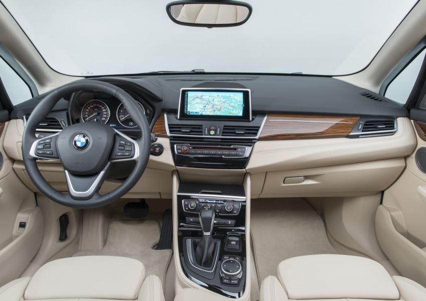 Переднеприводный BMW 2-Series Active Tourer 2015