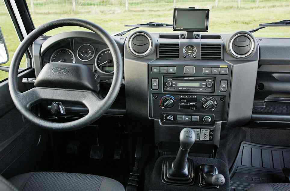 Land Rover Defender 90 2012: цена, фото, характеристики