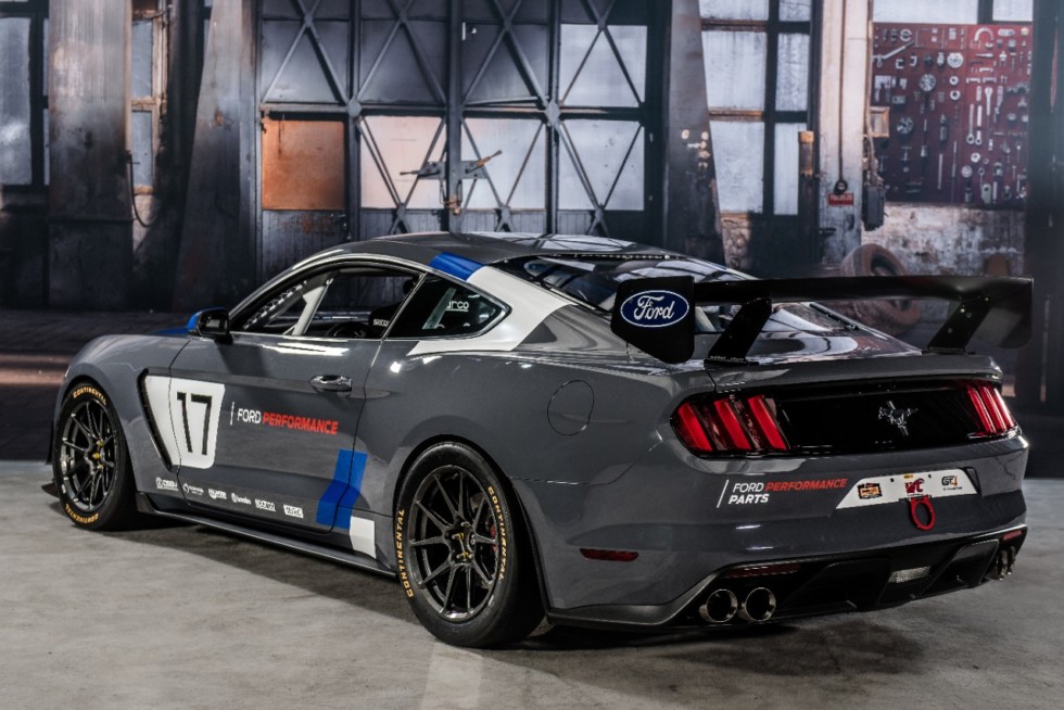 Ford выкатил на выставку SEMA гоночный Mustang GT4