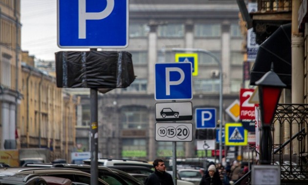 Увеличенные тарифы на парковках разгрузили московские улицы на 10%