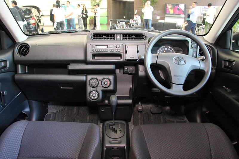 Универсалы Toyota Probox 2015 и Toyota Succeed 2015