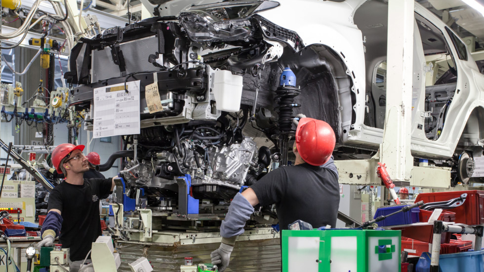 Завод Toyota в Санкт-Петербурге начал работать в две смены